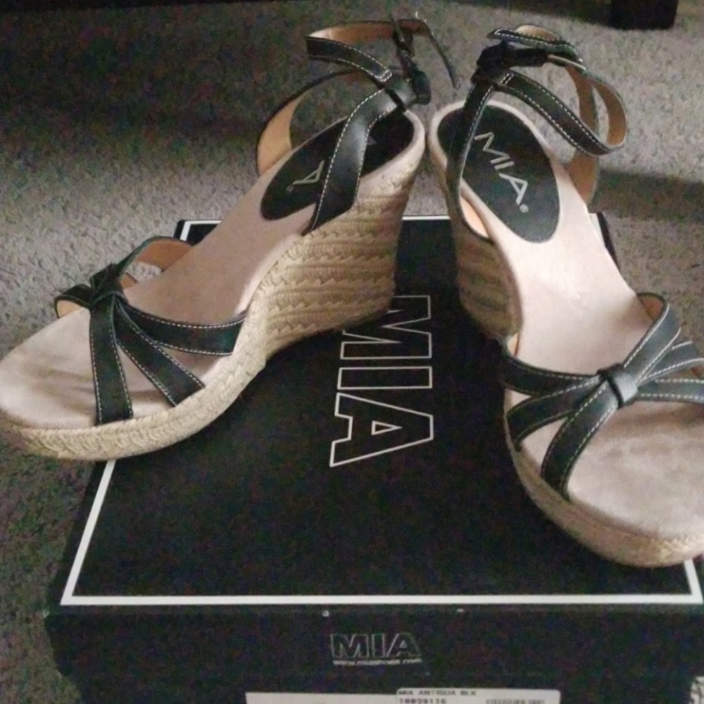 Mia black wedge sandals